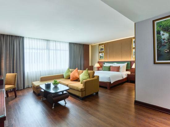 Kin, Suite, City View