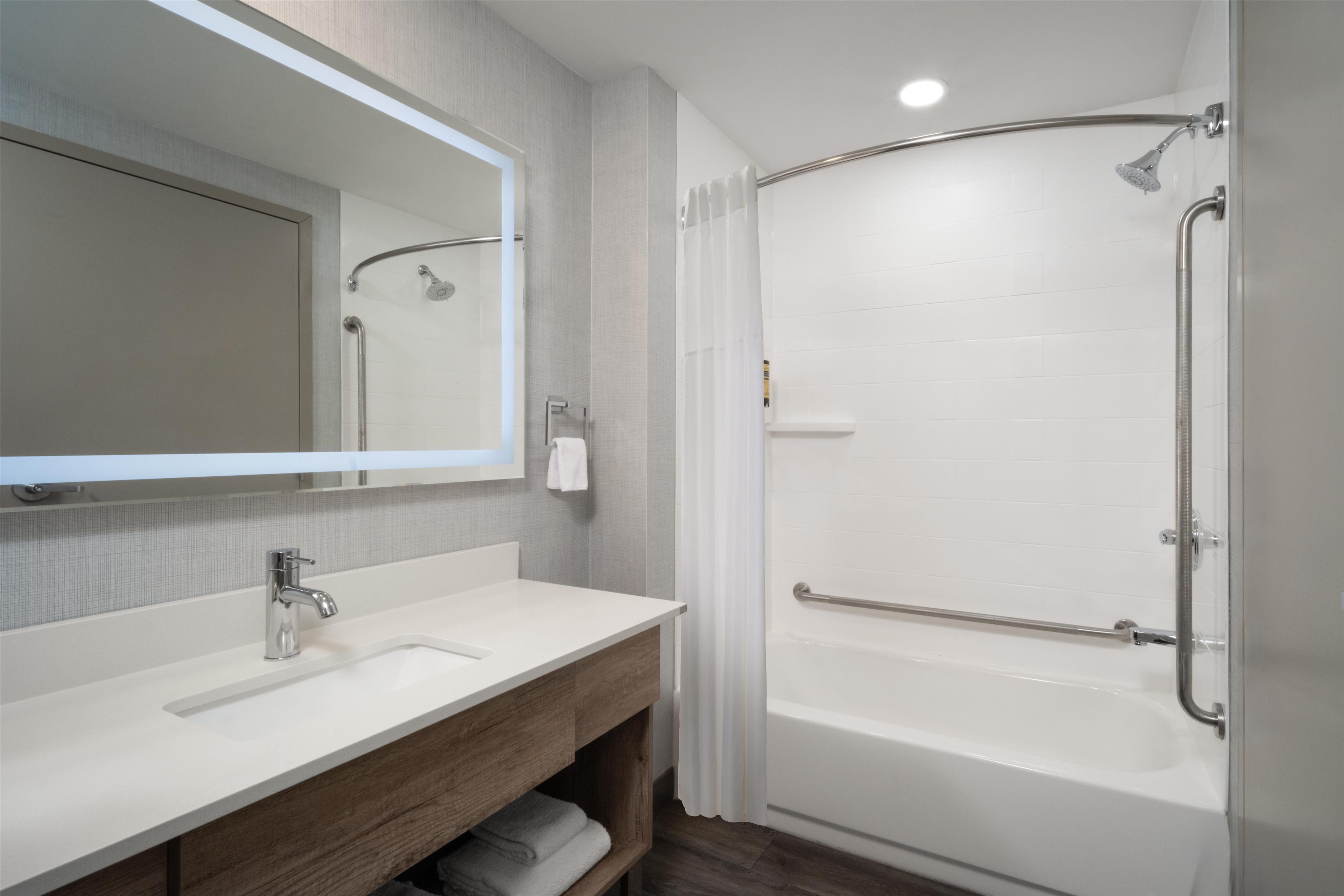 جناح بسريرين كوين، Best Western Premier Executive Residency Medicine Hat 7/9