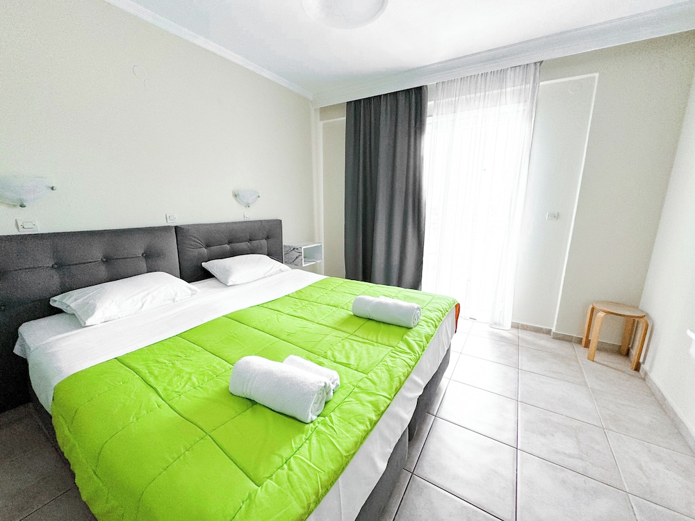 Kavos Plaza Hotel 8/50
