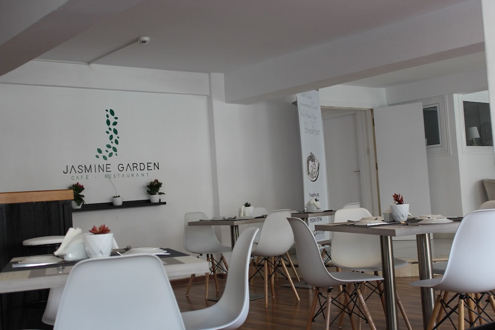 La Veranda Hotel 35/44