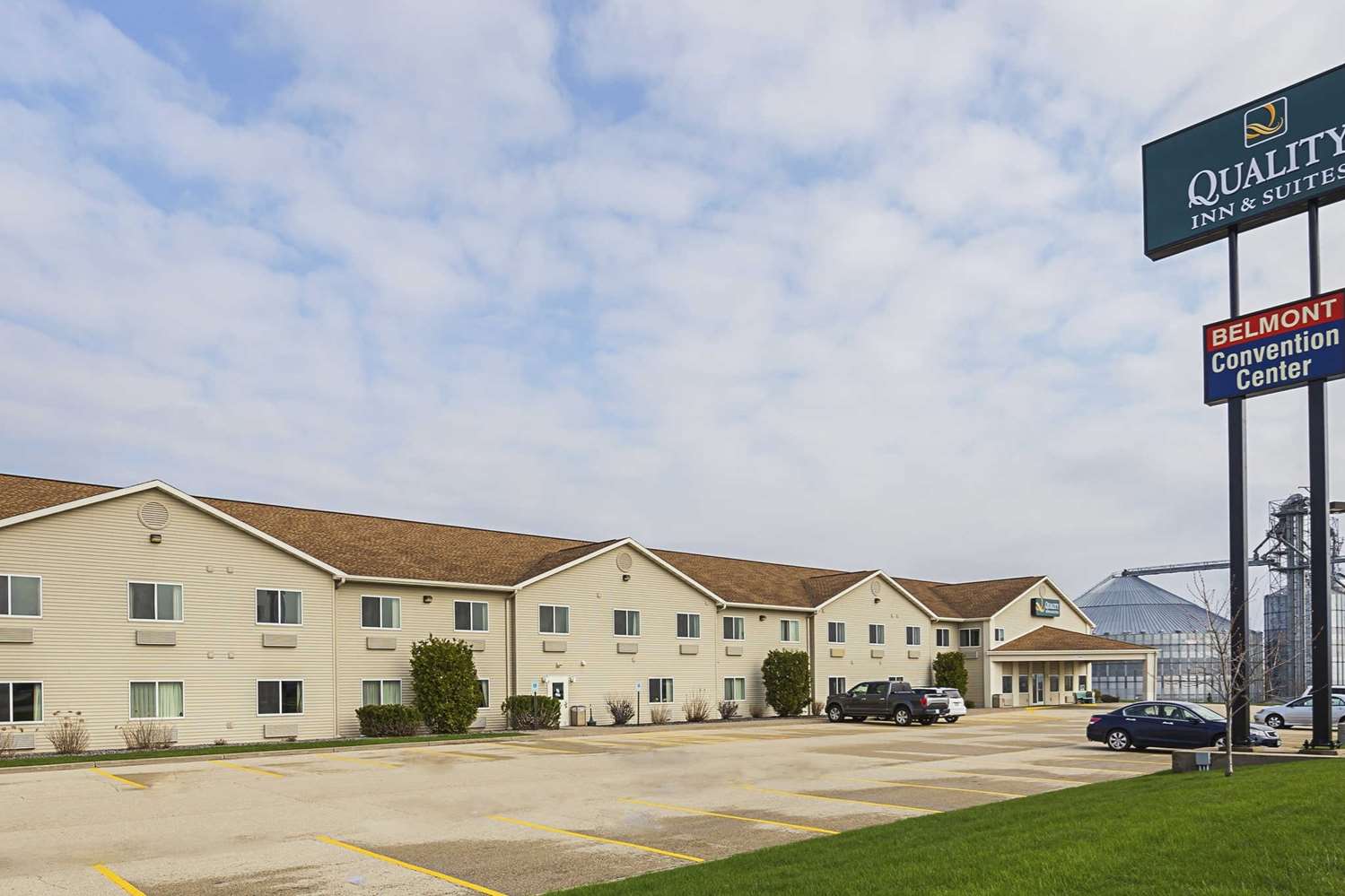 Quality Inn & Suites Belmont - Platteville 44/44