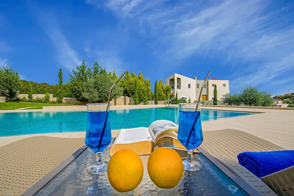 Casa Leone Suites 44/50