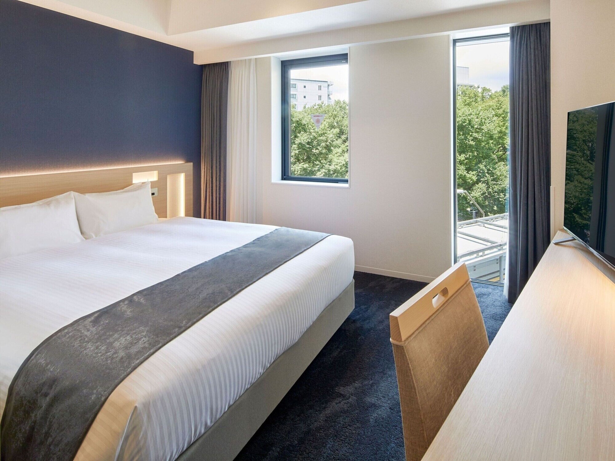 ROOM, DOUBLE BED