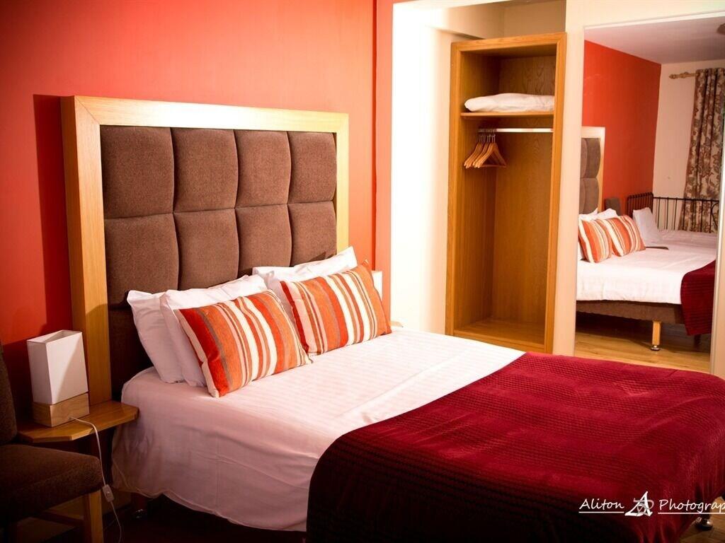 Drummonds Hotel 6/25