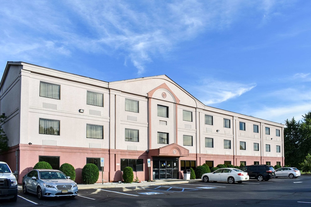 Comfort Inn Bordentown Near NJ Turnpike 1/40
