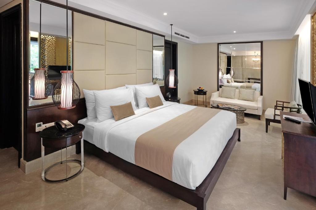 Deluxe Premier Pool Access