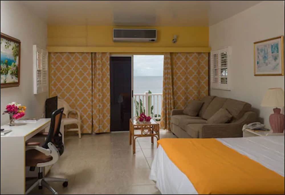 BIRD ROCK BEACH HOTEL 28/47
