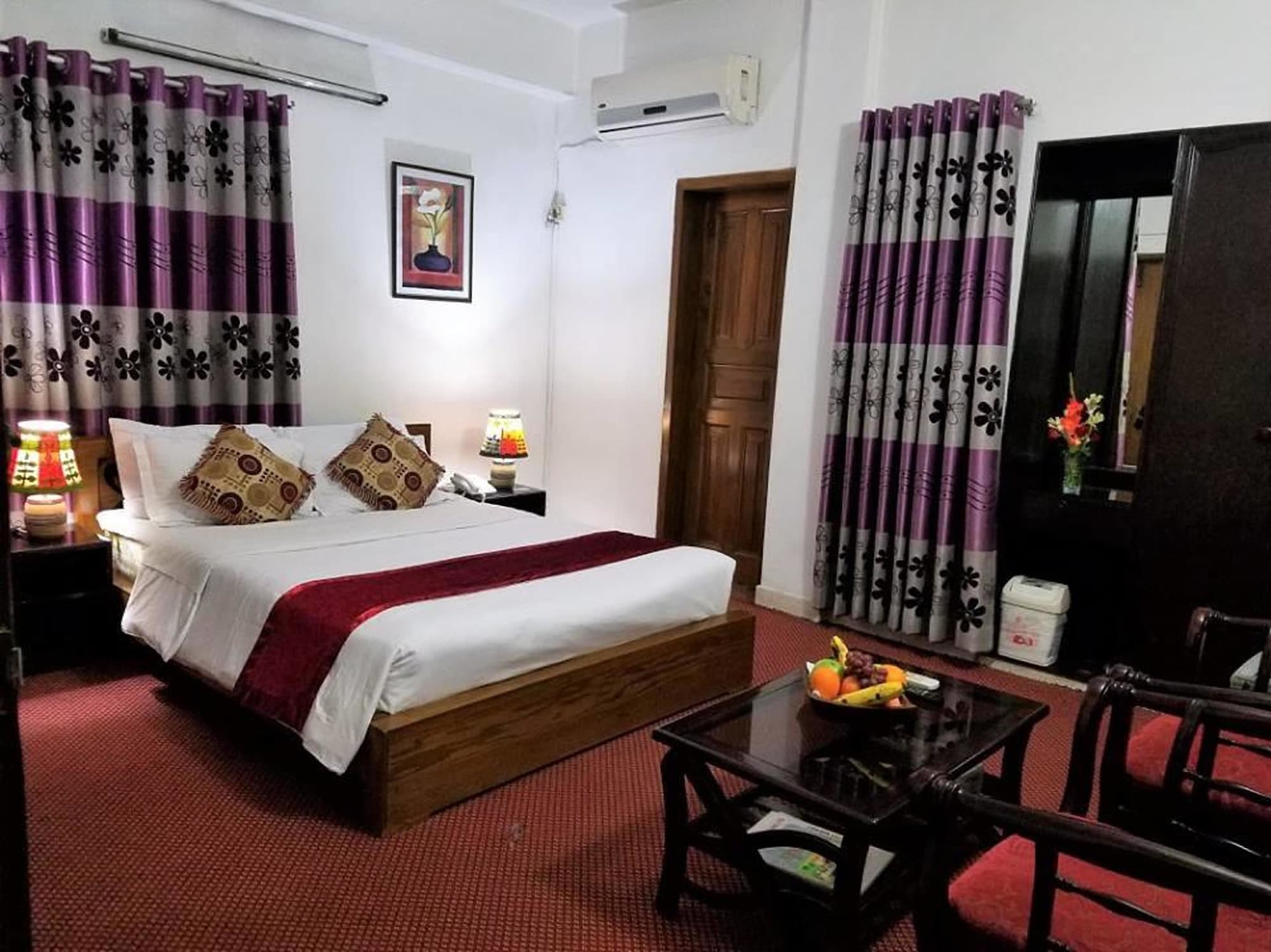 DELUXE, QUEEN BED, BALCONY