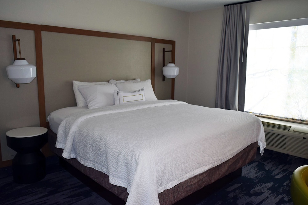 Fairfield Inn And Suites By Marriott Youngstown 8/35