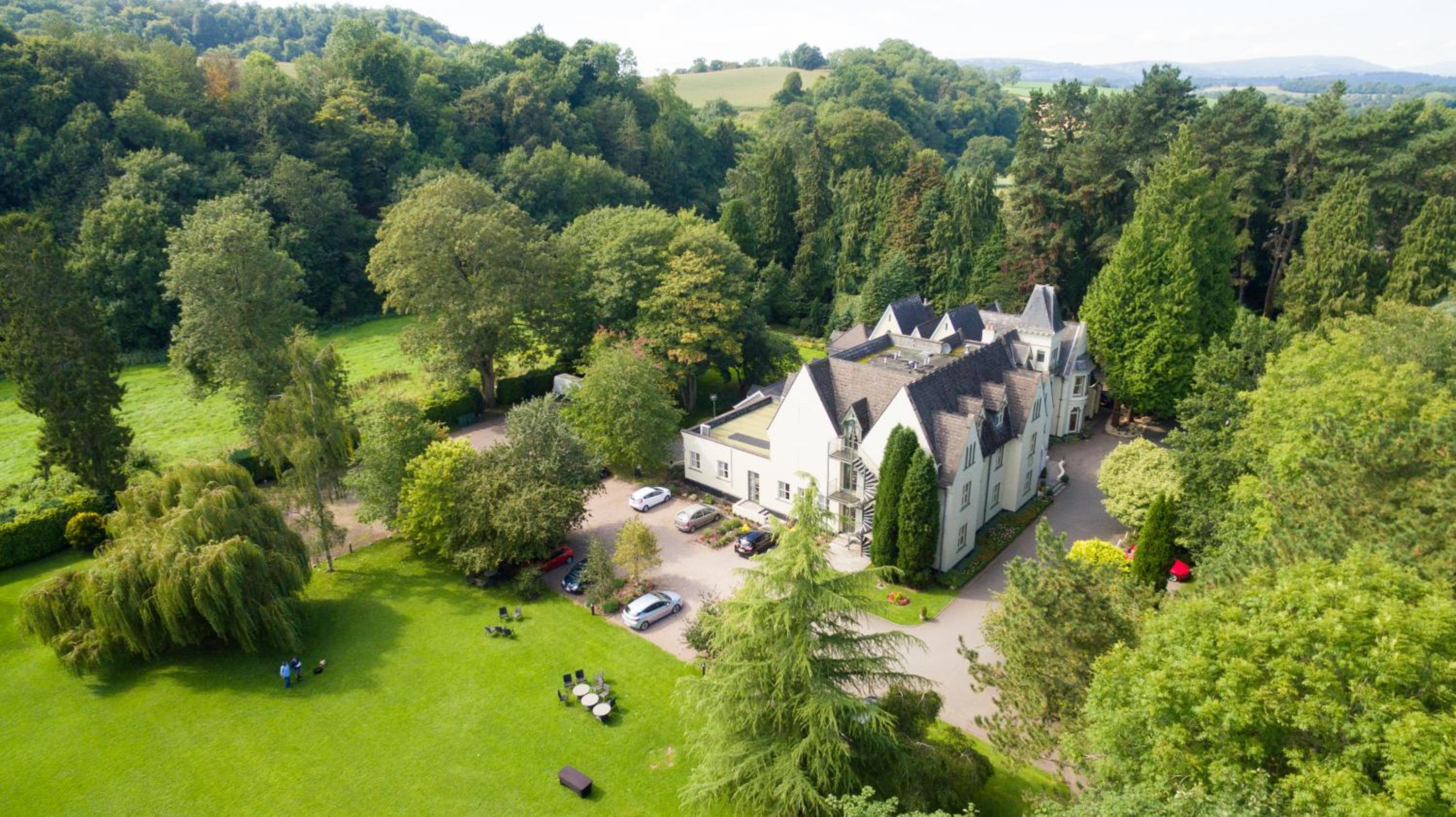 The Glen Yr Afon House Hotel 56/61