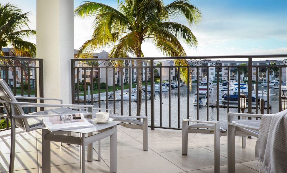 Naples Bay Resort 50/72