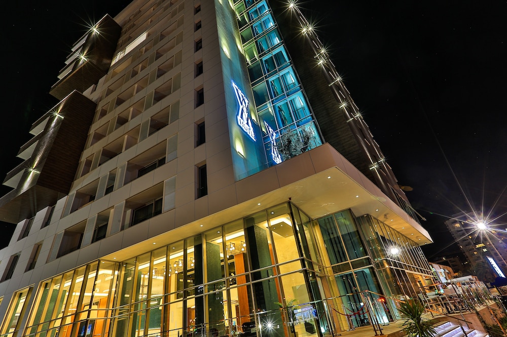 Wow Hotel 7/50