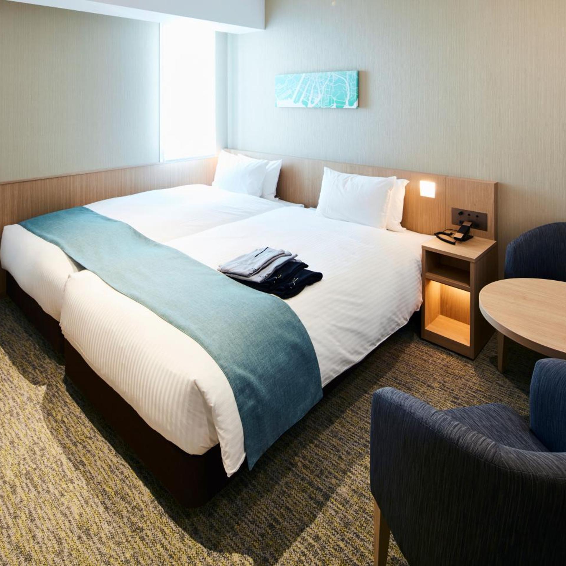 Universal, Twin Beds, Lounge Access