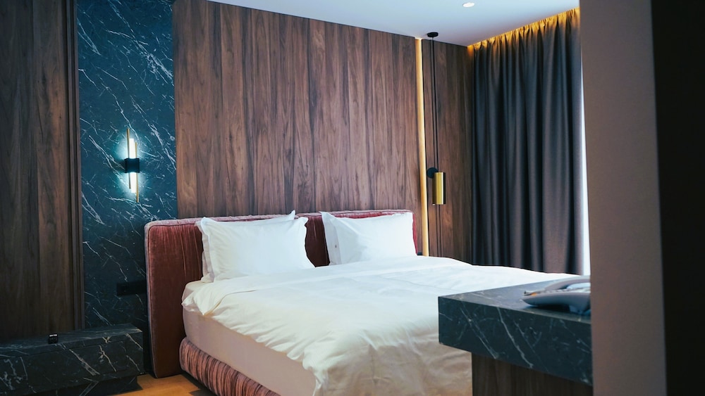 Arbnor Hotel 17/50