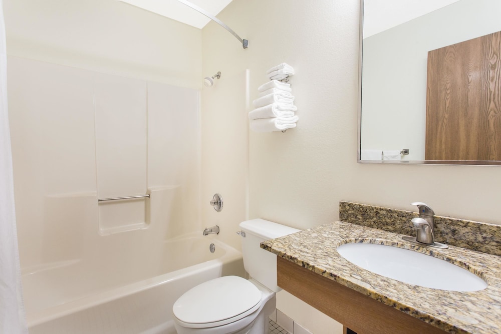 Days Inn By Wyndham Austin 23/44