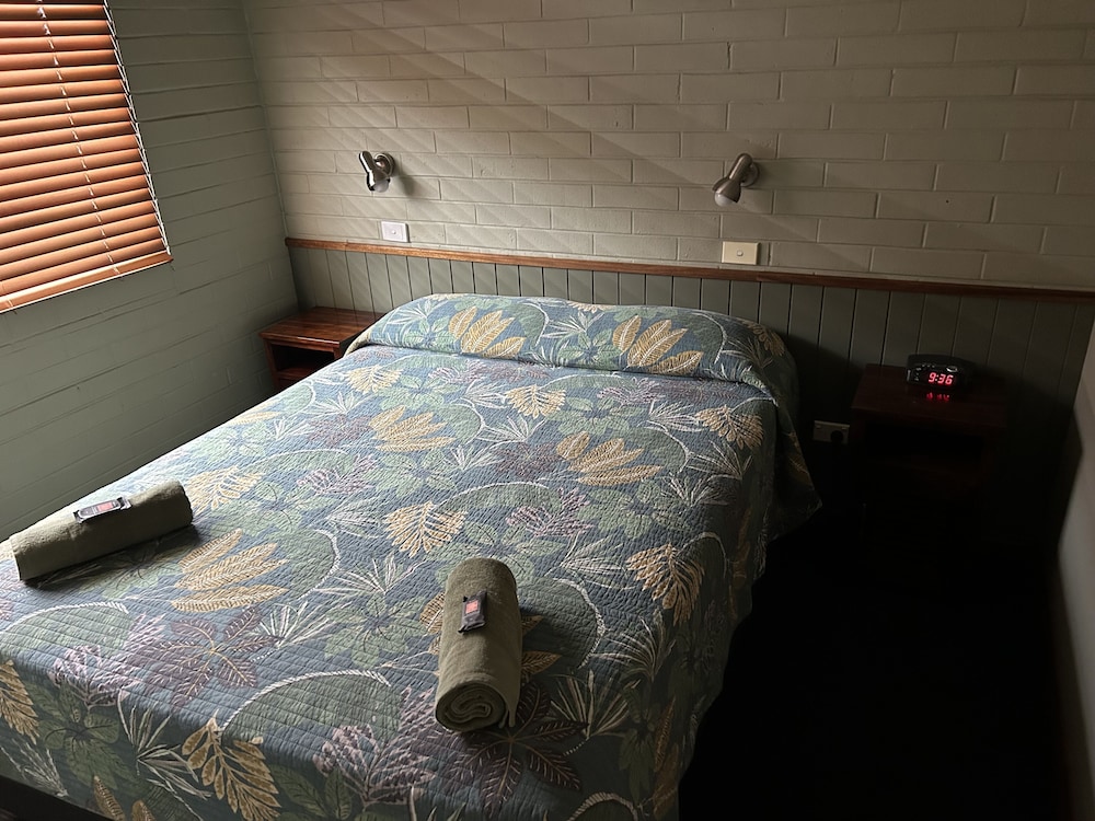 Barcaldine Country Motor Inn 17/45