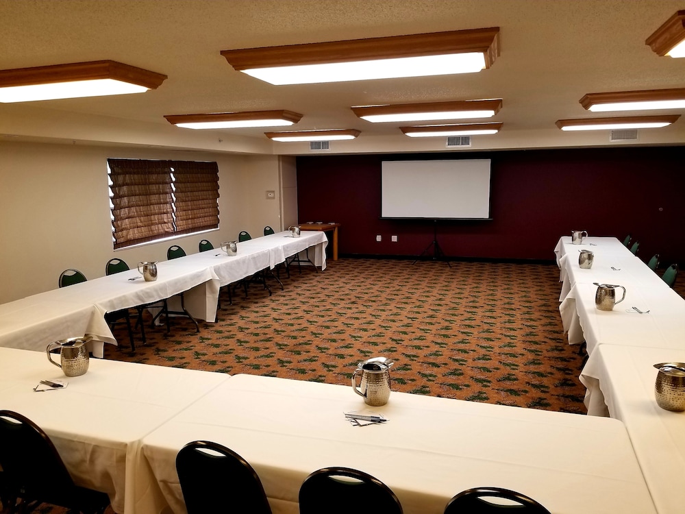 AmericInn by Wyndham Wisconsin Dells 29/30
