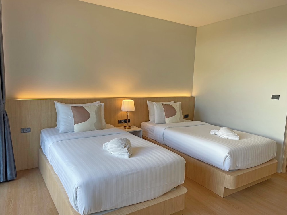 DELUXE, DOUBLE BED