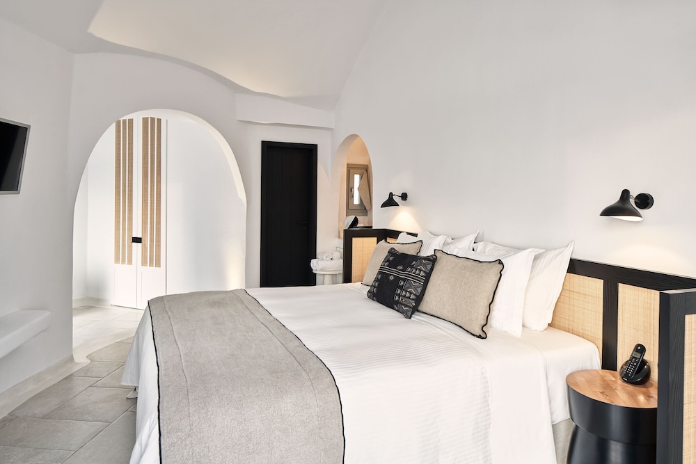 Charisma Suites 8/62