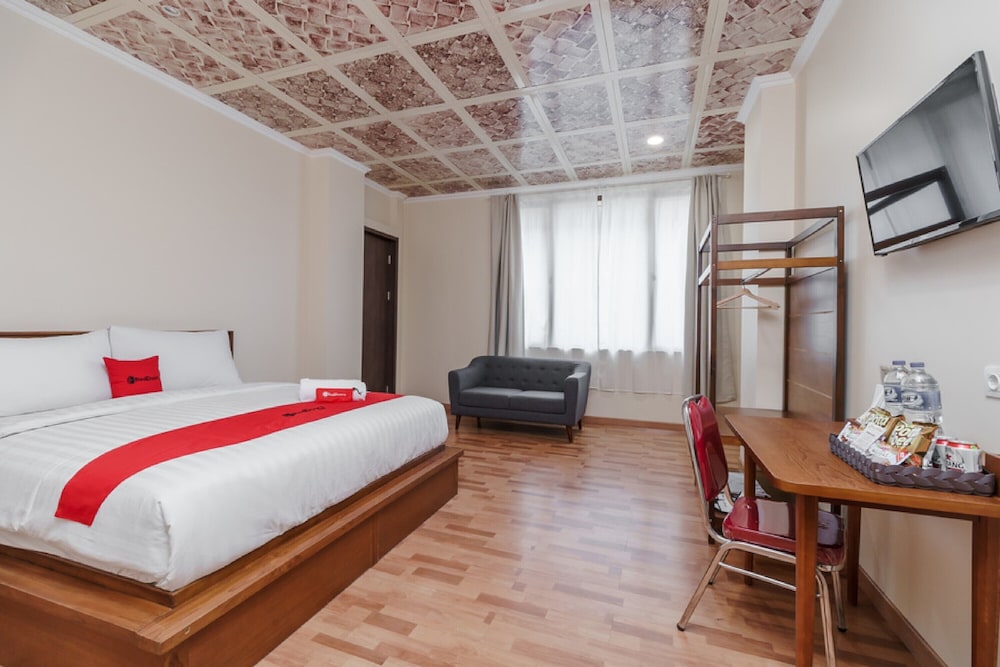 RedDoorz Plus near Soekarno Hatta Airport 2 4/30