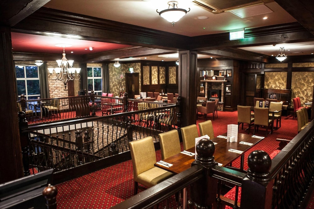 Dillons Hotel 26/33