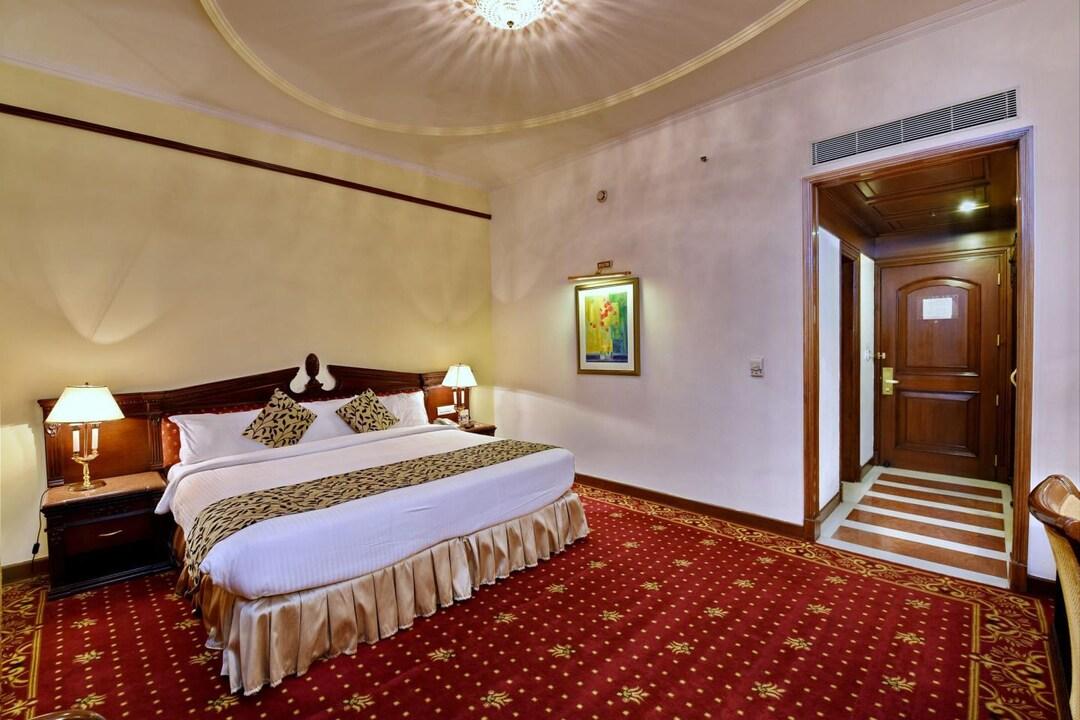 HOLIDAY REGENCY 16/25