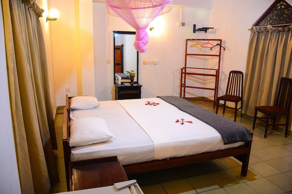 Shanthi Beach Resort 21/48