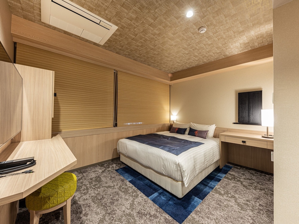 UNIVERSAL, DOUBLE BED