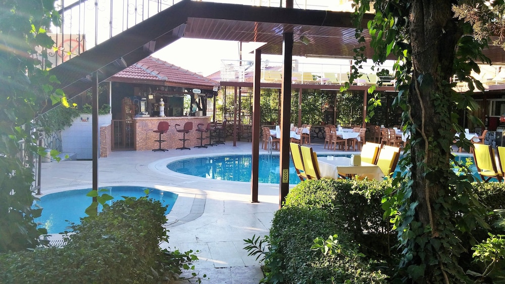 Ruya Hotel 18/19