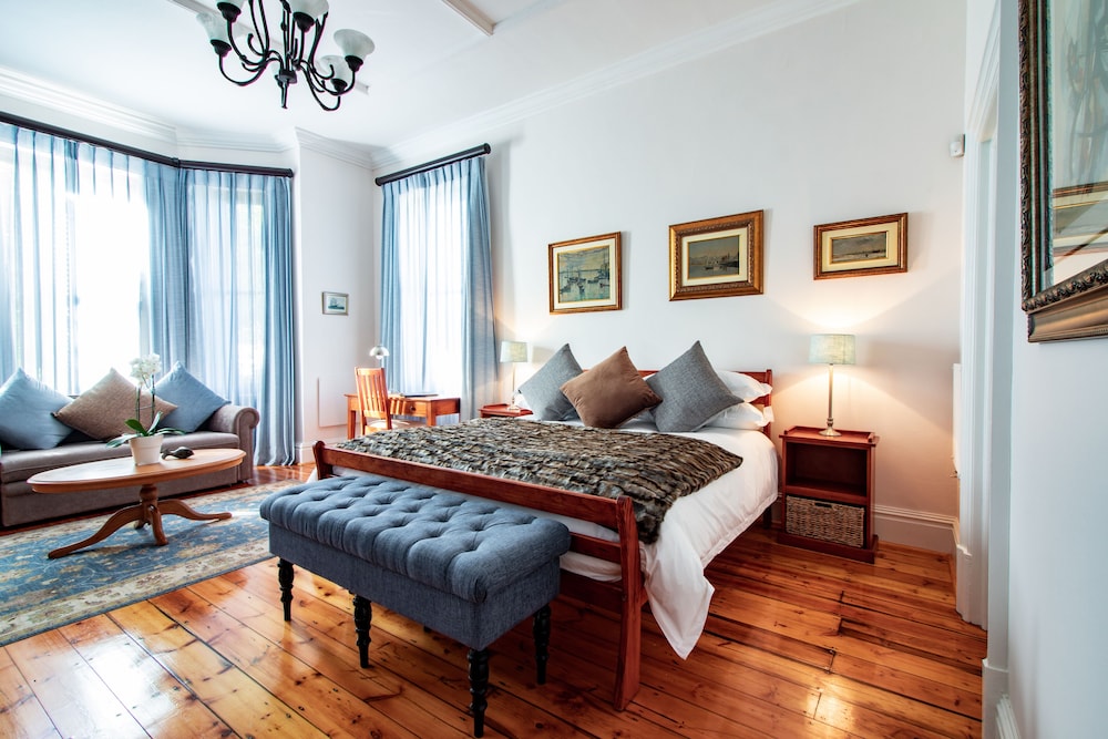 Carmichael Guest House 20/76