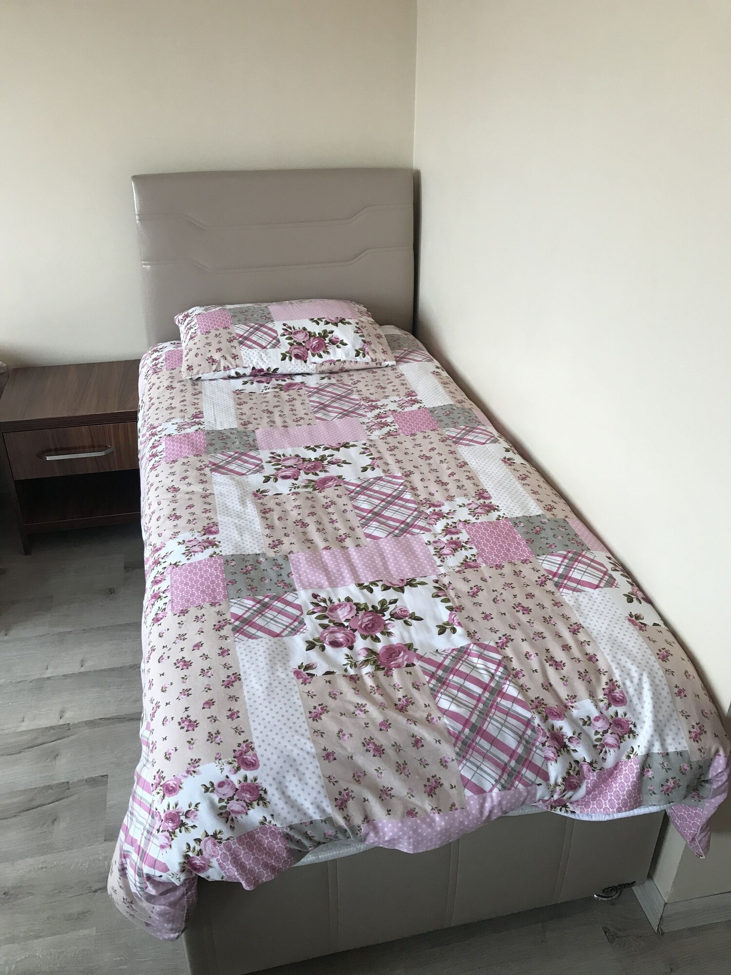 BASIC, SUITE, SINGLE BED