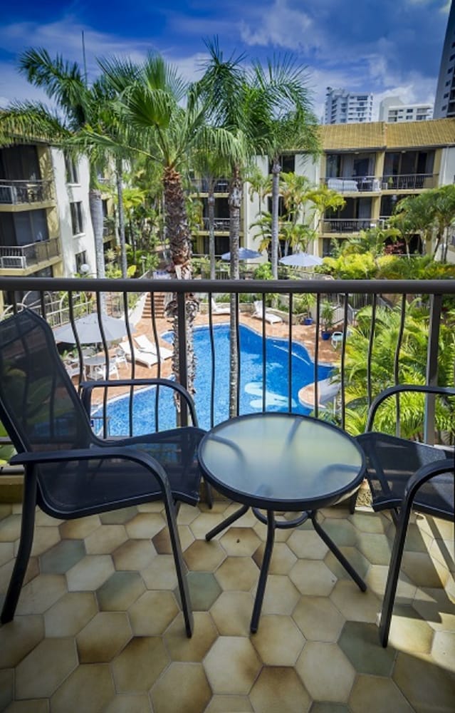 AUSSIE RESORT 19/50