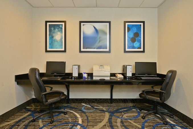 Holiday Inn Express and Suites Tacoma South Lakewood, an IHG Hotel 59/64