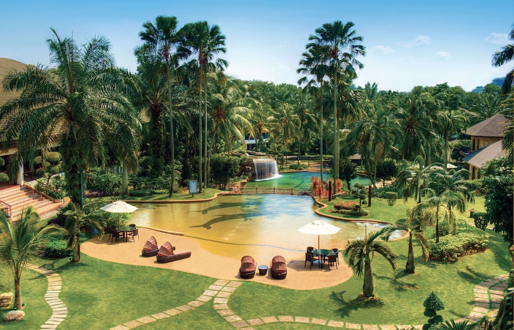Cyberview Resort And Spa 8/66