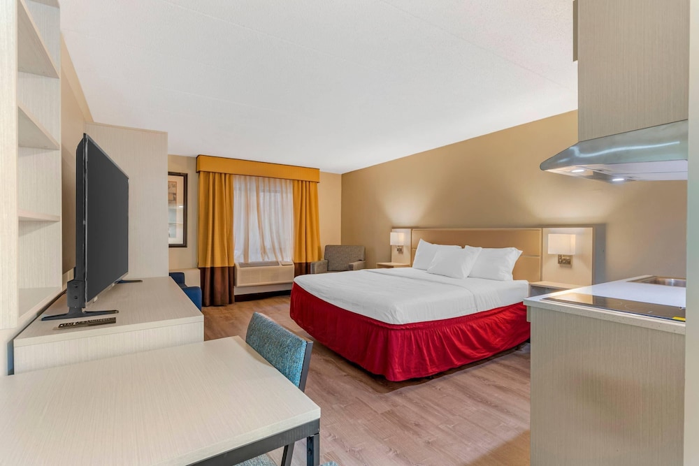 MainStay Suites Lansing West 11/37