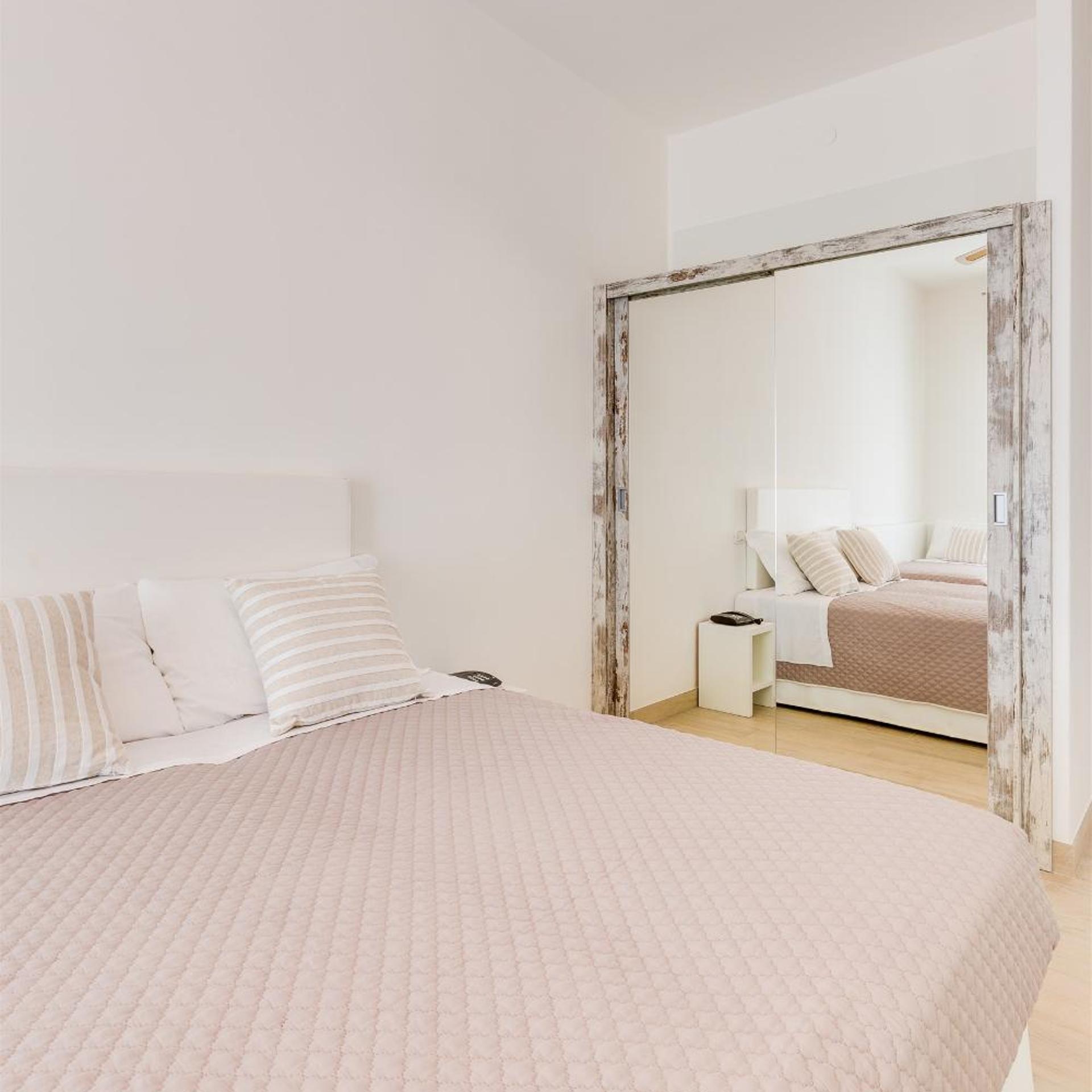 Room, Quintuple, Sea Front, Large