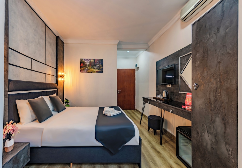 La Pazza Suites 11/50