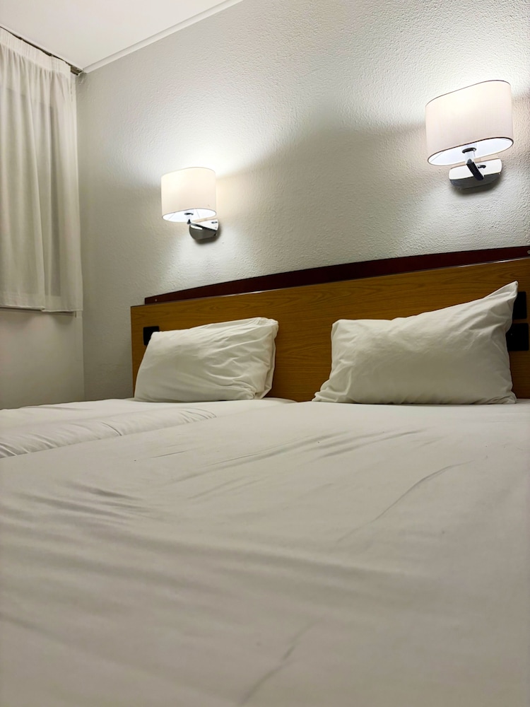 Kyriad Direct Marseille Est - La Valentine 15/52