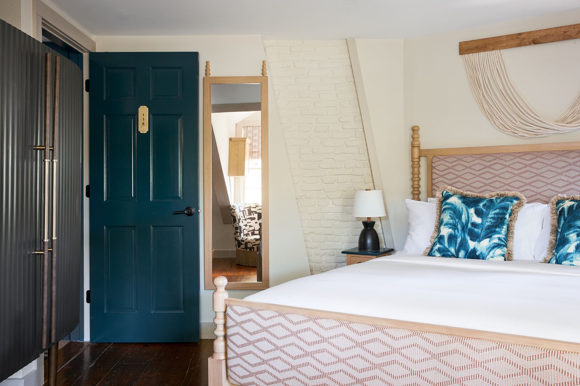 2 Bedrooms, Suite, King and Queen Bed