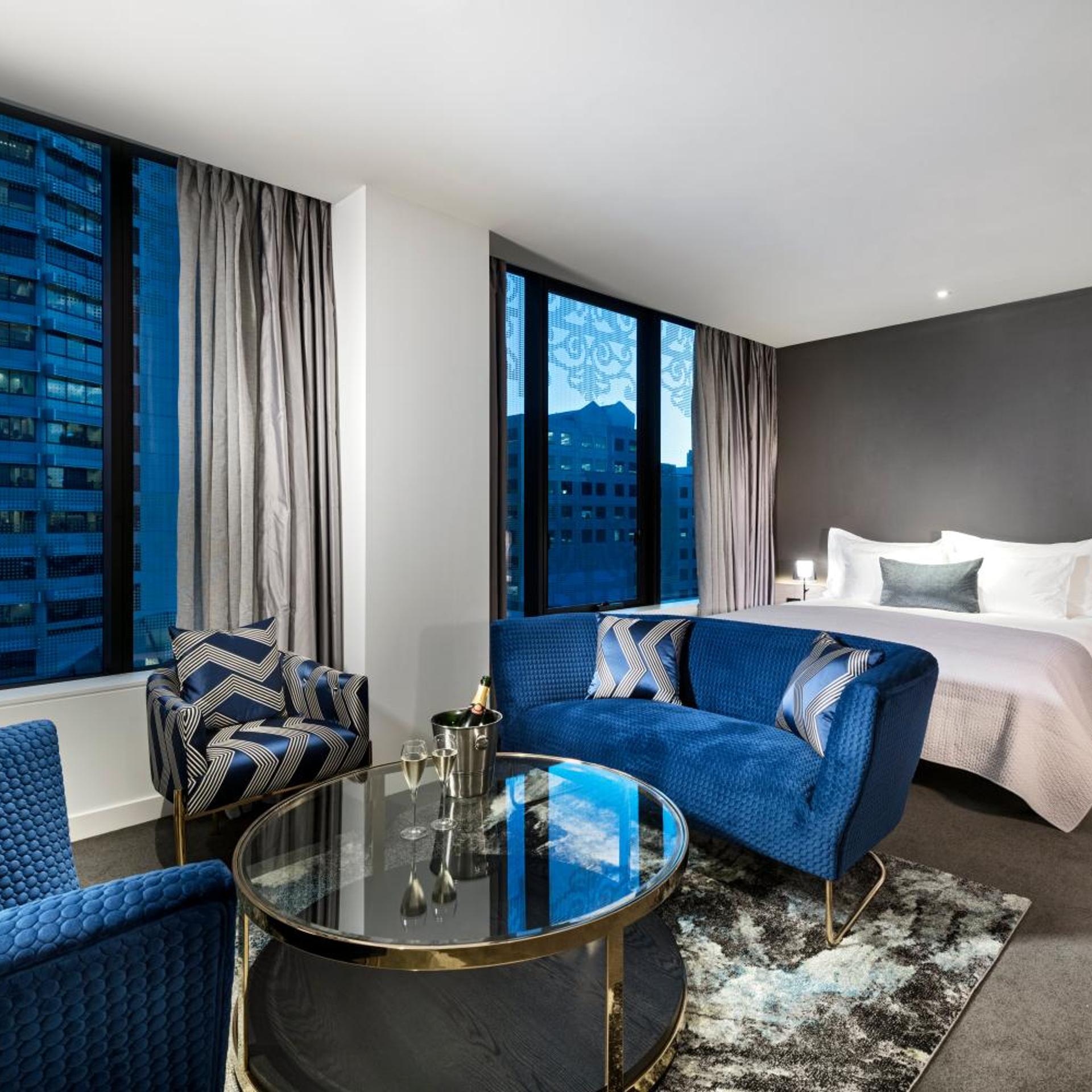 PREMIER, SUITE, KING BED