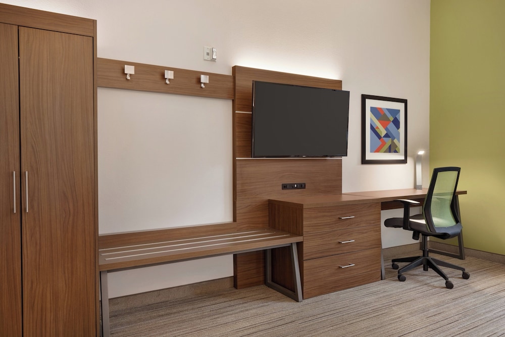 Holiday Inn Express Hotel Suites Opelika Auburn 63/71