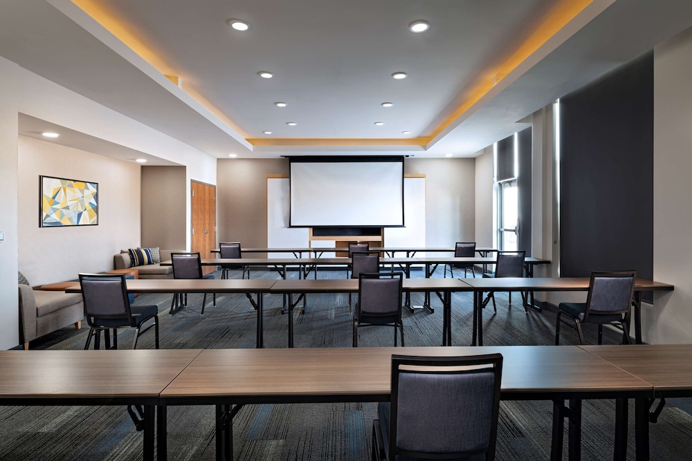 Hyatt House Carlsbad 14/22