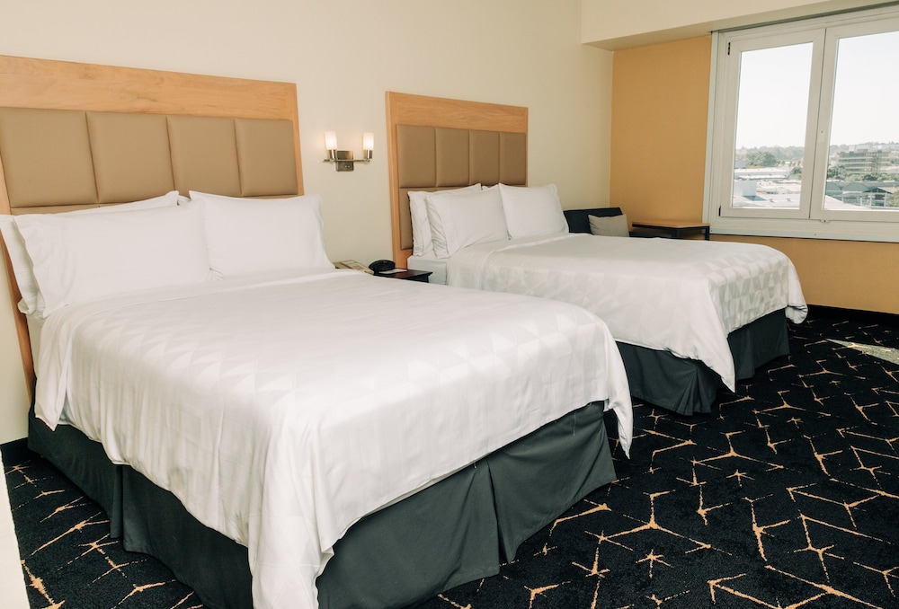 غرفة قياسية بسرير فردي بإطلالة في الطابق العلوي، Holiday Inn San Salvador An Ihg Hotel 2/4
