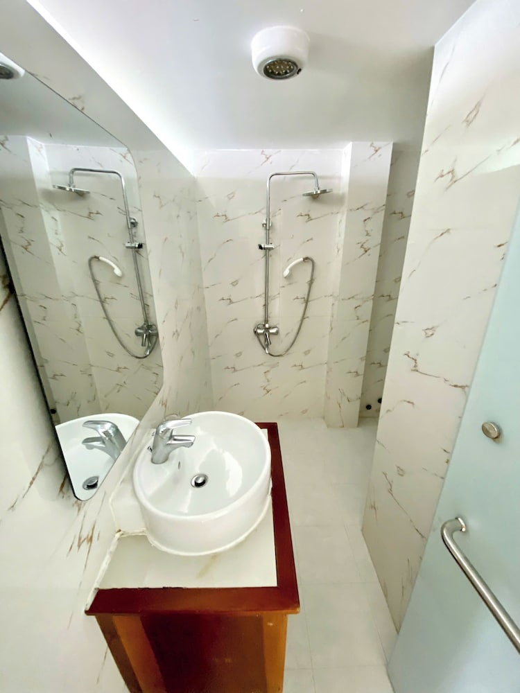 Art Deluxe Hotel 59/60