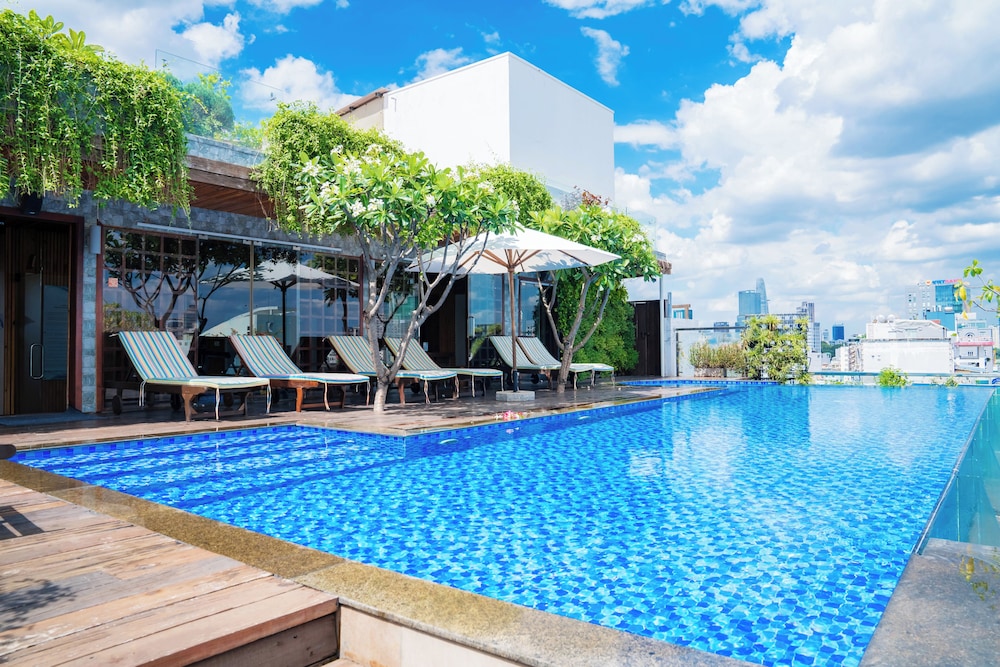 Lotus Saigon Hotel 58/62