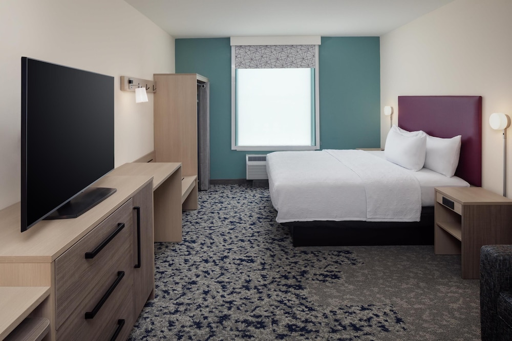STUDIO, SUITE, KING BED, BATHTUB