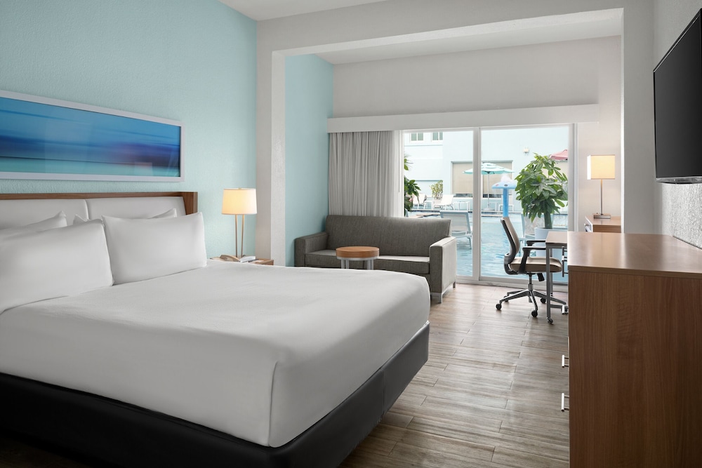 Room, King Bed, Pool Side, Patio