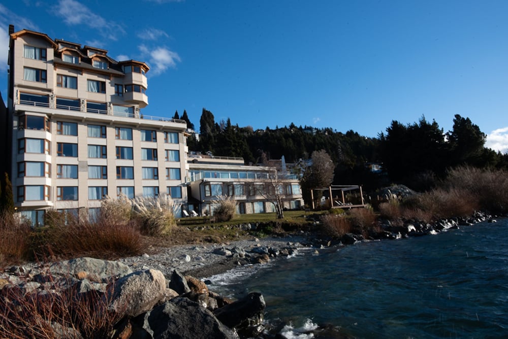 Cacique Inacayal Lake & Spa Hotel 4/50
