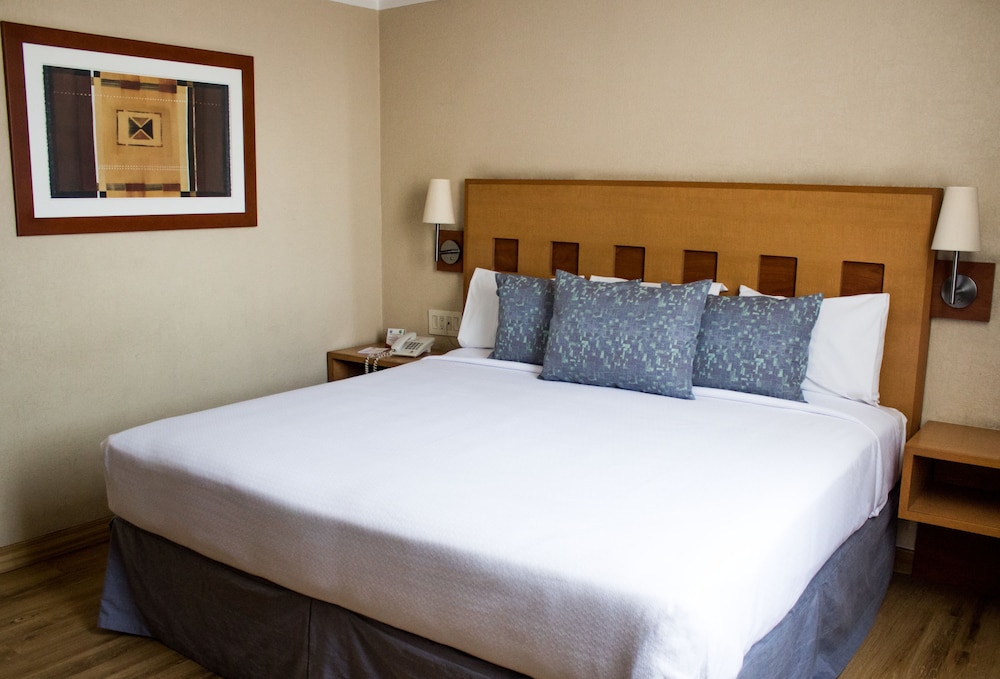 Hotel Mirabel 11/63