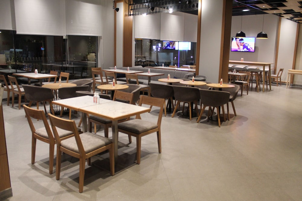 Holiday Inn Express Chennai Omr Thoraipakkam 66/76